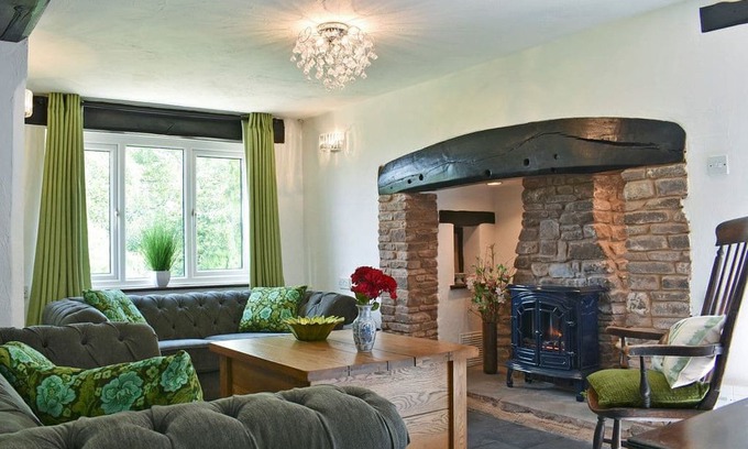 Ross-on-Wye Cabina | 4 bedroom accommodation in Whitchurch, near Monmouth