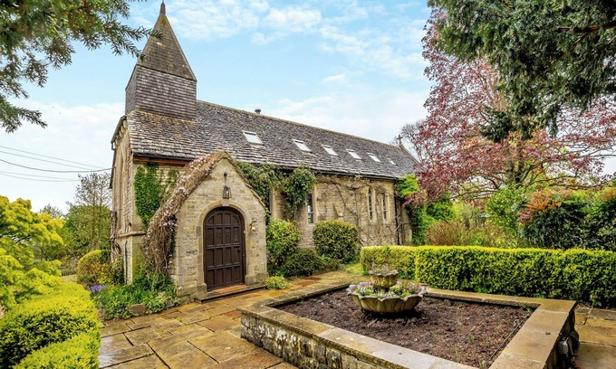 Highway Cabaña | 4 bedroom accommodation in Hilmarton, near Calne