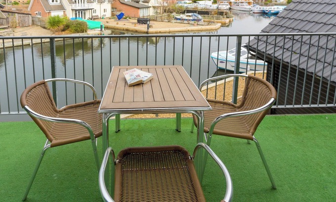 Hoveton Cabaña | Alojamiento de 4 habitaciones en Wroxham