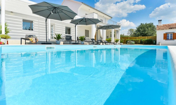 Tinj Casa | 4 bedroom accommodation in Tinj