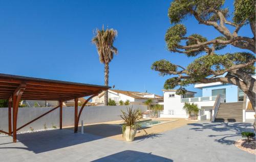 Casuzze Casa | 4 Bedroom Amazing Home In Kaukana