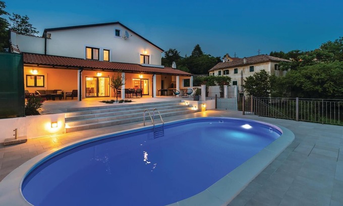 Praputnjak Casa | Impresionante casa de 4 dormitorios en.