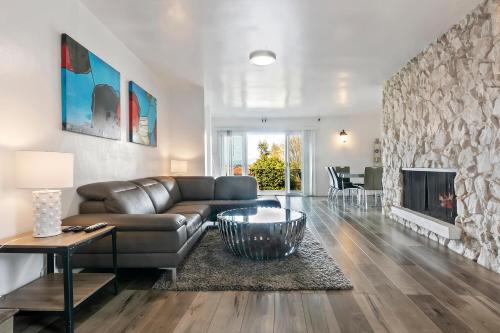 Sherman Oaks Casa | 4 bedroom and 3 bath home close to universal studio and Hollywood