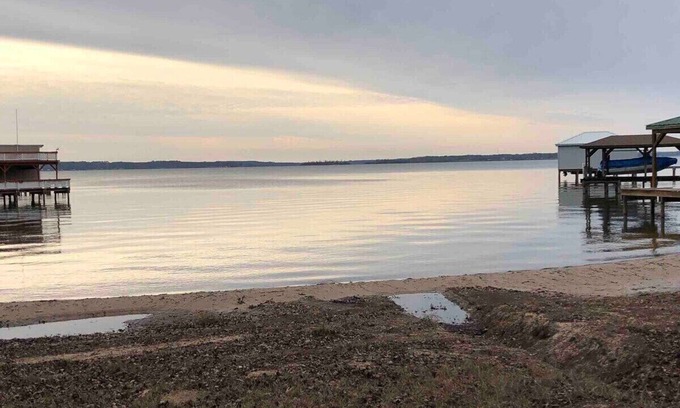 Flint Casa | 4 Bedroom Angel Lakehouse, Pet Friendly with TV in each room