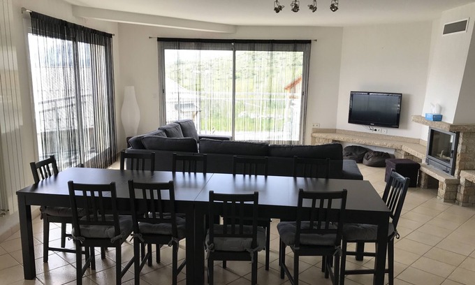 Egat Apartamento | 4 Bedroom Apartment in a Quiet Area