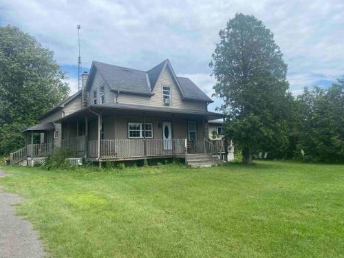 Tillsonburg Apartamento | 4 bedroom apartment on 75 acre farm