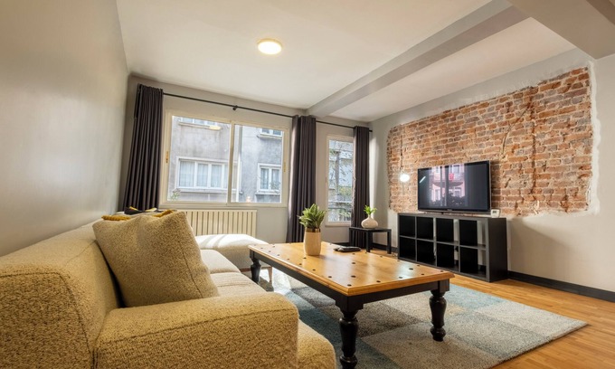 Tophane Apartamento | 4-bedroom apartment with private terrace, AC and WiFi