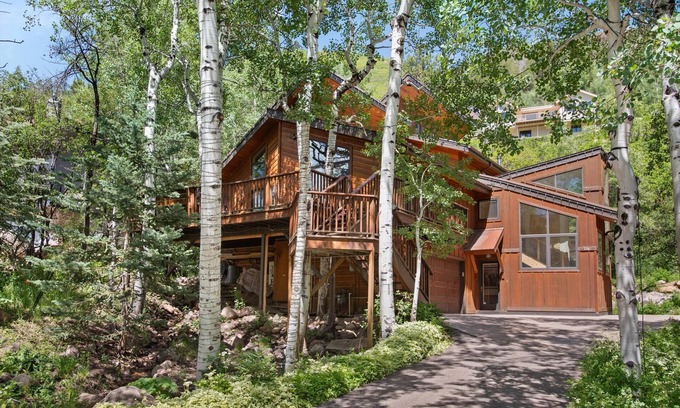 Aspen Casa | 4-bedroom Aspen Mountain Hideaway.