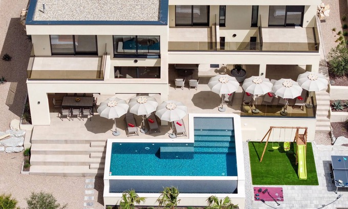Maslenica Casa | Impresionante casa de 4 dormitorios en.