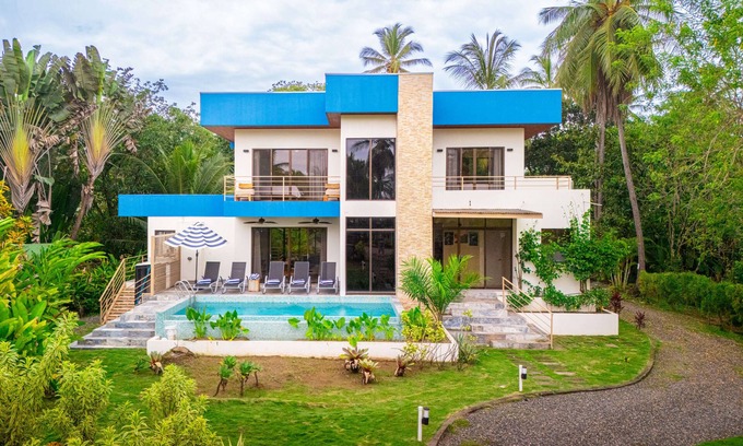 Parrita Casa | 4 bedroom-Beachfront-Luxury-Wildlife-Fast internet-private pool