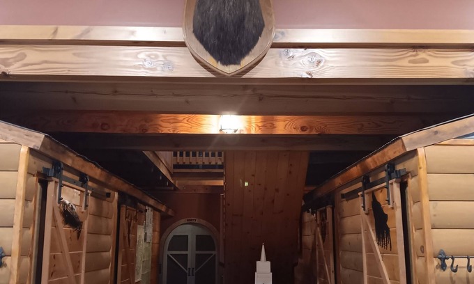 North Creek Cama Y Desayuno | 4-bedroom bed & breakfast in distinct North Creek, with a rustic cozy cabin feel