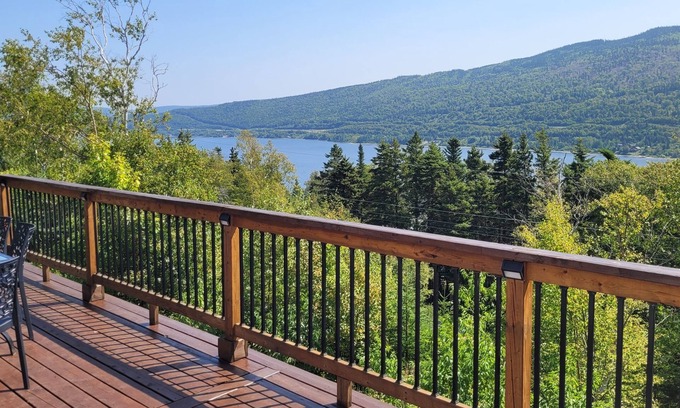 Humber Valley Chalet De Esquí | 4 Bedroom Lake View Chalet in the Exclusive Humber Valley Resort