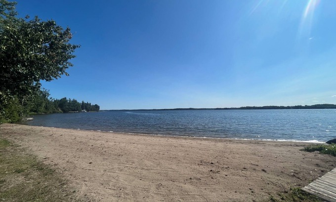 Isaacs Glen Cabina | 4-bedroom cabin in beautiful Kawartha Lakes with AC