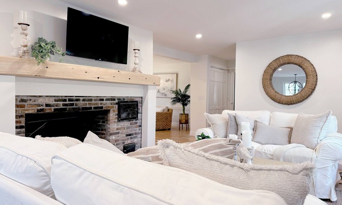 Harwich Center Casa | 4-bedroom Cape-Style Harwich Home with Fenced-in Yard, Near Beach, Shops & Park