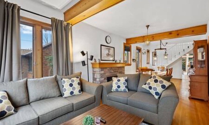 Port Credit Casa | 4 Bedroom Charm in Port Credit