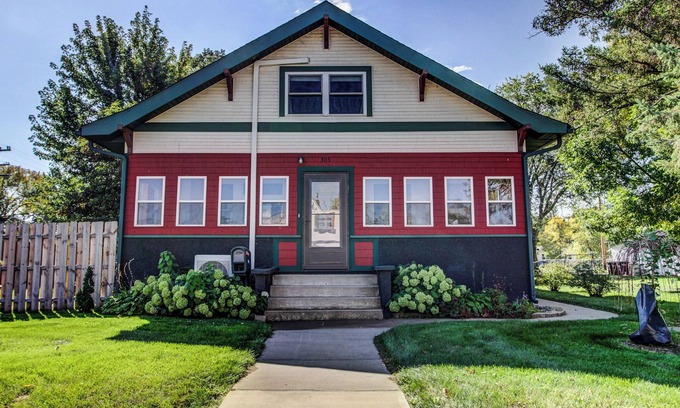 Little Falls Casa | 4-bedroom charming little ranch house, fundraiser for Camp Justice nonprofit