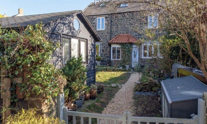 Embleton Casa | 4 bedroom coastal cottage with walled garden