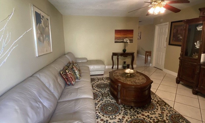 Coral Springs Casa | 4-Bedroom Cozy Home With a Resort Style Pool