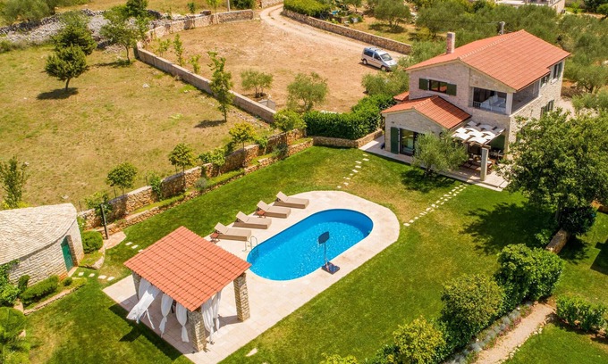 Milohnici Casa | Acogedora casa de 4 dormitorios en.