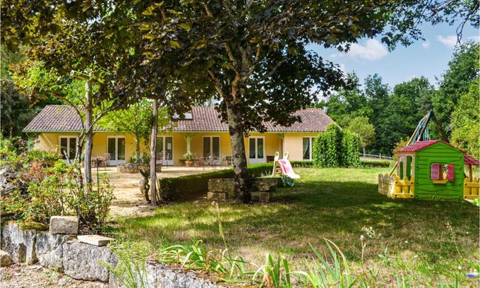 La Douze Casa | 4 Bedroom Cozy Home In La Douze