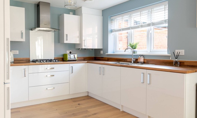Bicester Casa | Casa unifamiliar de 4 habitaciones a 5 minutos a pie del pueblo comercial