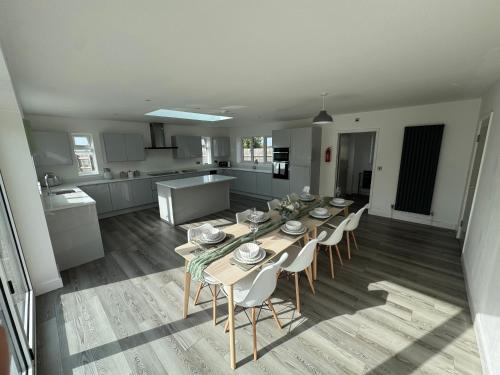 Weston-super-Mare Casa | 4 bedroom detached home sleeps 8