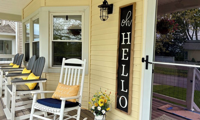 Painesville Casa | 4 bedroom Dog Friendly Lake house, in charming beach town of Fairport Harbor