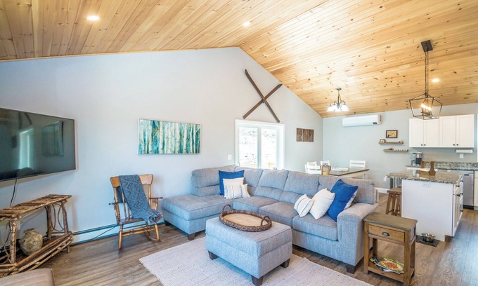 Conway Casa | 4-bedroom dog friendly house with Hot Tub, AC, WiFi, TV. Enjoy a cozy stay.
