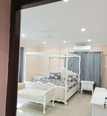 Hyderabad Apartamento | 4-Bedroom Elegant and Spacious AC Apartment only for families, Prime Location, Just 100m from Main Road!