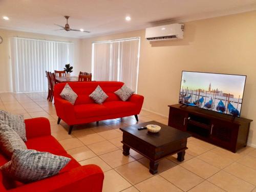 Raceview Casa | 4 bedroom entire house in Raceview,QLD 4305