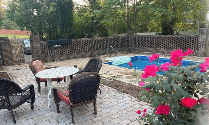Cleveland Casa | 4-bedroom estate Downtown Cleveland WiFi, Pool, massage chair Kitchn Holidays