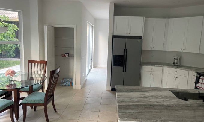 Lake Worth Casa | 4-bedroom estate in fantastic Greenacres with AC, WiFi