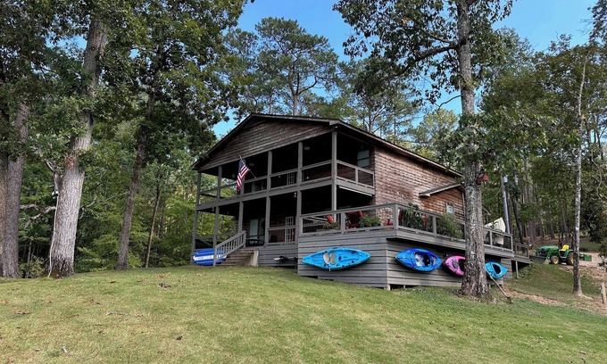 Little Kowaliga Cabina | 4 bedroom Lakefront Family Cabin at Grateful Cove, Lake Martin, AL
