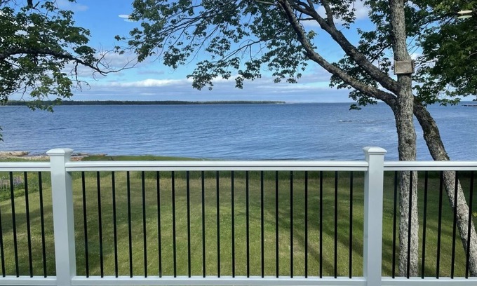 Corea Casa | 4-Bedroom Family-Friendly Pet-Friendly Oceanfront Home in Downeast Maine
