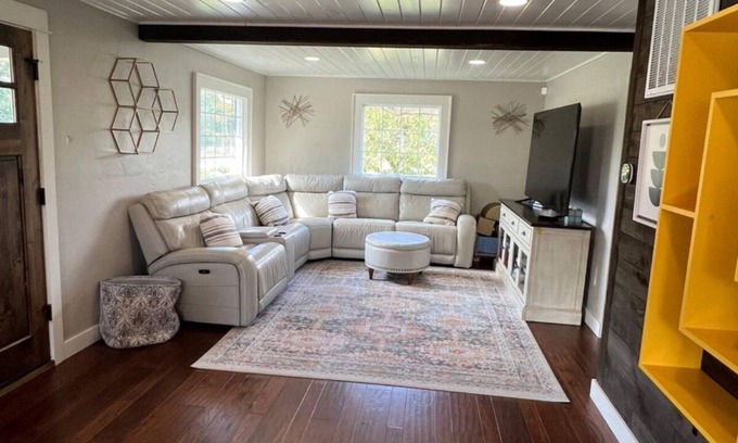 Eugene Casa | 4-bedroom Farm house near UofO and Autzen