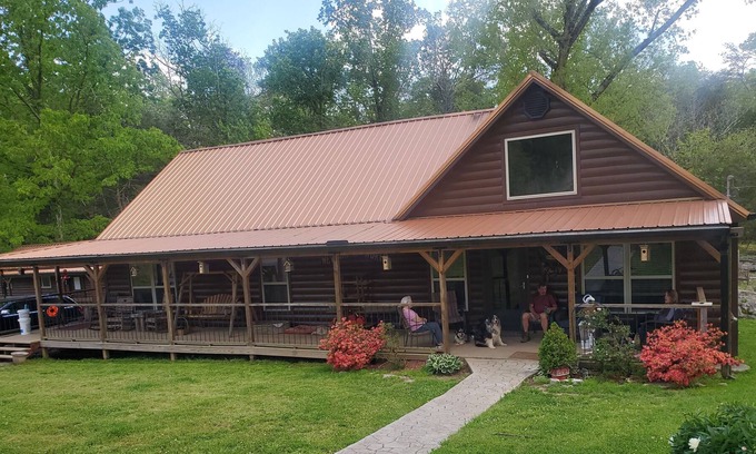 New Tazewell Otro | 4 bedroom farmhouse within walking distance to Norris Lake