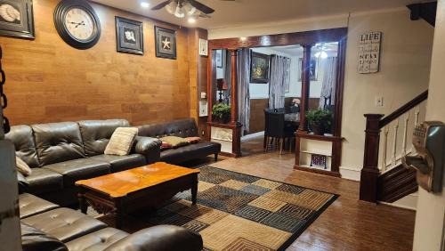 Atlantic City Casa | 4 Bedroom Few Blocks From Beach , Tropicana Casino , Stockton University , Bay