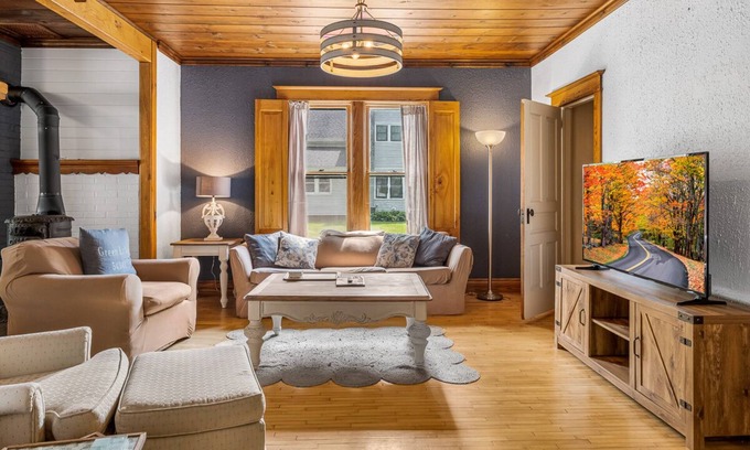 Green Lake Casa | 4 Bedroom Fordham House