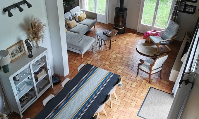 Saint-Martin-de-Hinx Casa | 4-bedroom country house, village with all amenities 20 minutes from the beach