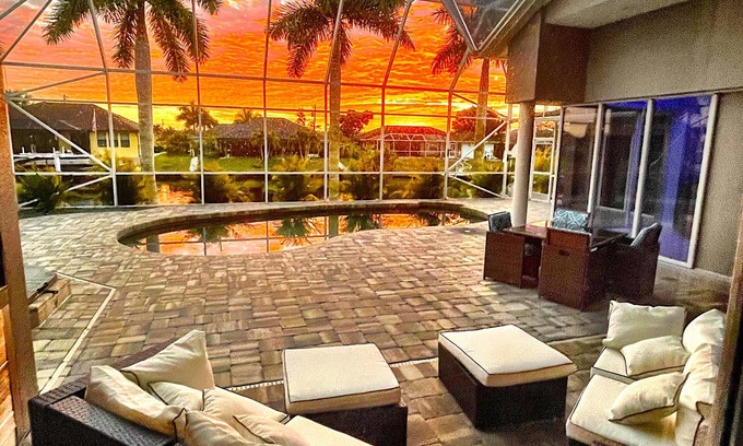 South Gulf Cove Casa | 4 Bedroom Gulf Coast Waterfront Paradise with heated pool, hot tub & Boat Dock!