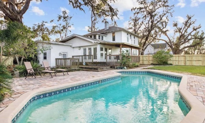Dade City Casa | 4 Bedroom Historic House, Pool, Downtown Dade City