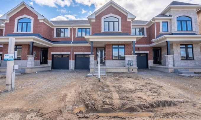 Watertown Casa | 4 bedroom home backing onto pond- sleeps 8