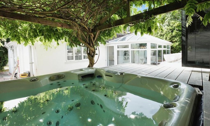 Brighton Casa | 4 Bedroom Home In Brighton With Hot Tub