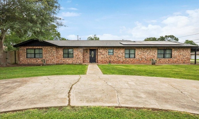 Bridge City Casa | 4 bedroom home in Bridge City