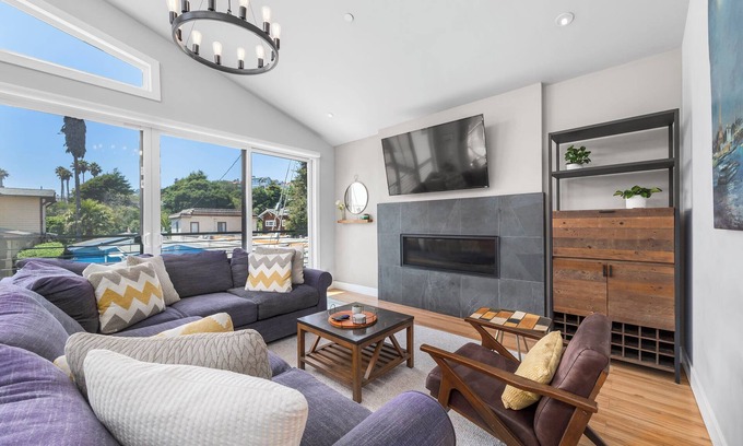 Capitola Casa | 4 bedroom home in Capitola Village, free parking!