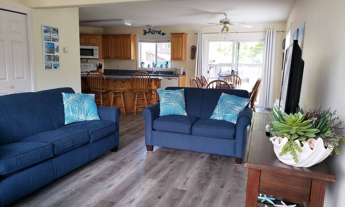 Canoe Casa | Casa de 4 dormitorios en el shuswap, Cerca de la playa de Canoa!