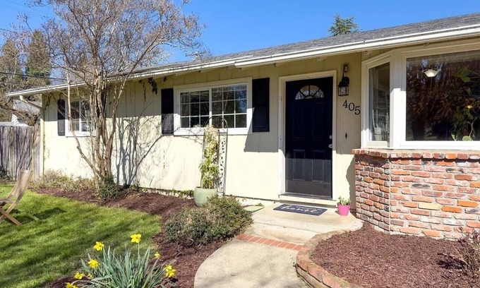 Jacksonville Casa | 4 Bedroom Home in the Heart of the Historic- Jacksonville, OR