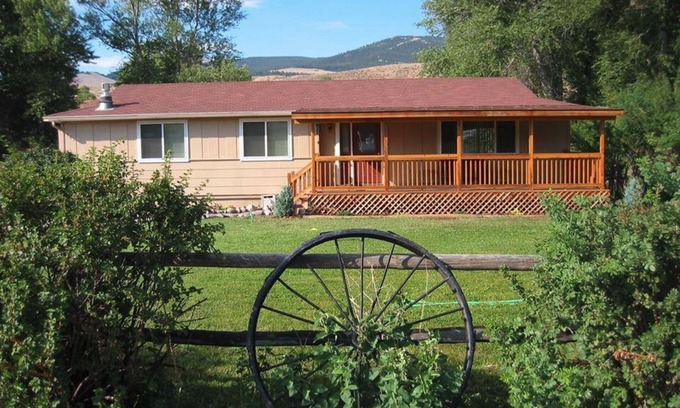 Dubois Casa | 4-bedroom Home - Patio Overlooking the Wind River