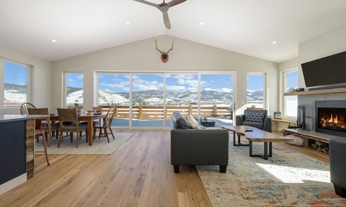 Tabernash Casa | 4 bedroom home, pet friendly, private outdoor hot tub