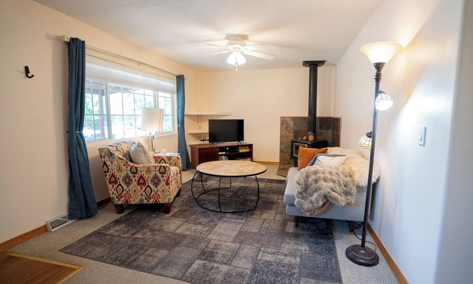Lander Casa | 4-Bedroom Home with Fenced Backyard